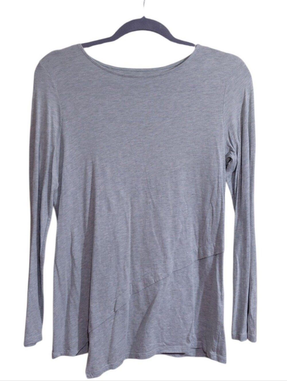Light Green Long-Sleeve Women's Tee with Diagonal Seam